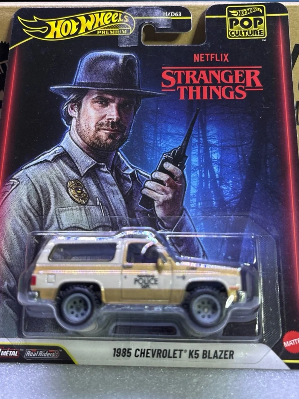 Hot wheels Premium Stranger Things 1985 Chevrolet K5 Blazer - White & Gold